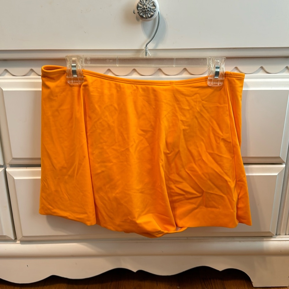 NWT Kortni Jeane Who Wears Short Skirt in Light Orange